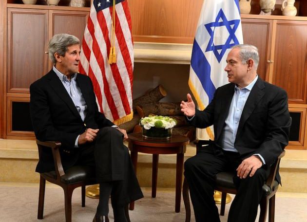 John Kerry i Benjamin Netanjahu (fot. State Department photo)