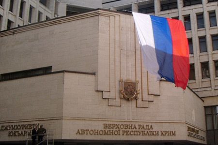 Rosyjska flaga nad krymskim parlamentem (fot. Jakub Wojas)`