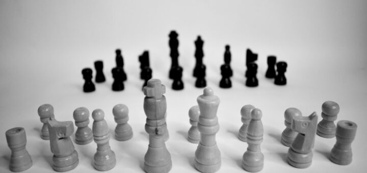 Jak działa system wielopartyjny i jakie ma wady oraz zalety?