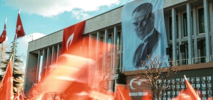 Kto to jest autokrata? Charakterystyka przywództwa autorytarnego