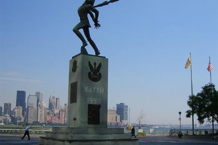 Pomnik katyński w Jersey City (New Jersey, USA) | Źródło: Flickr-Topdog1